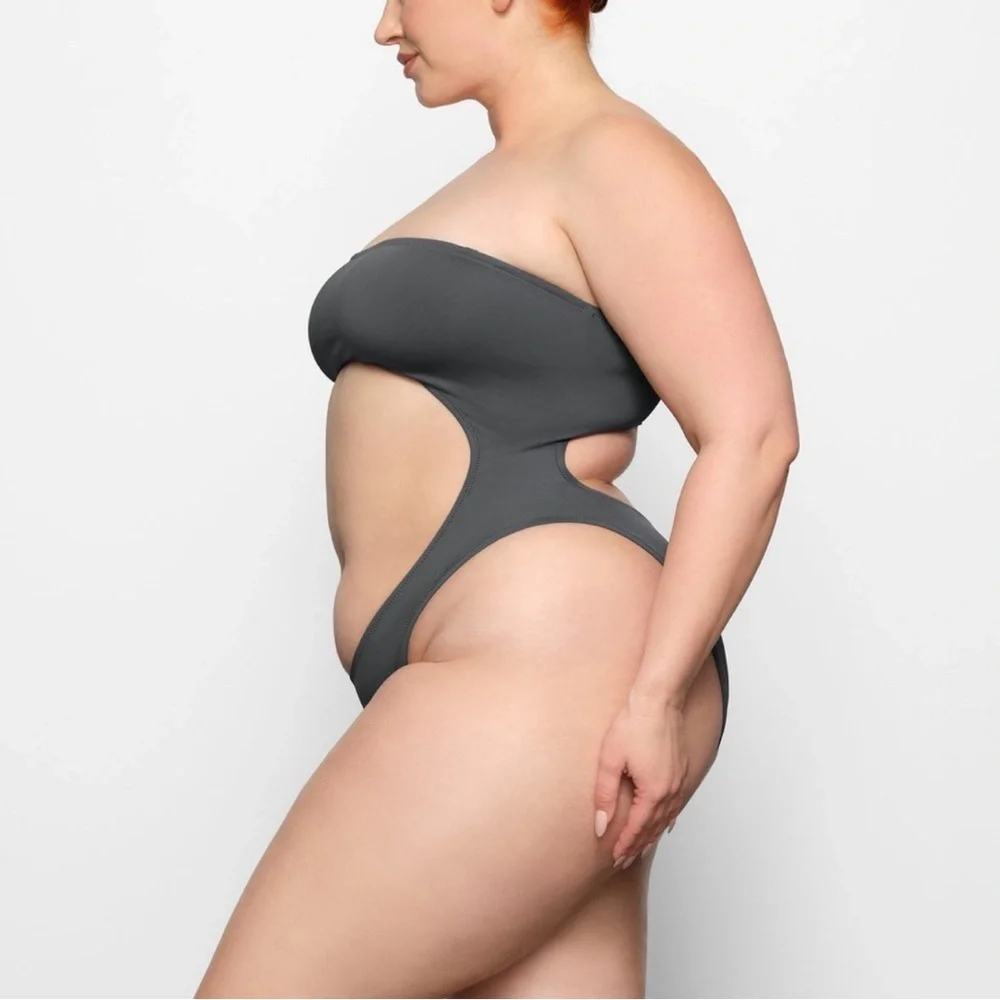 SKIMS SIGNATURE SWIM STRAPLESS MONOKINI GUNMETAL SIZE 2X